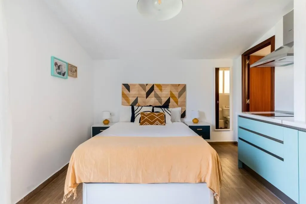 Sunny Study In Triana Apartment Seville