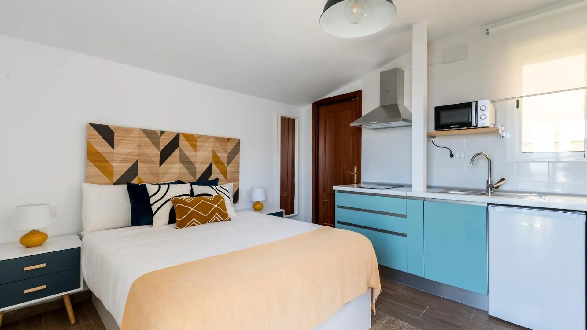 Sunny Study In Triana Apartment Seville Spain