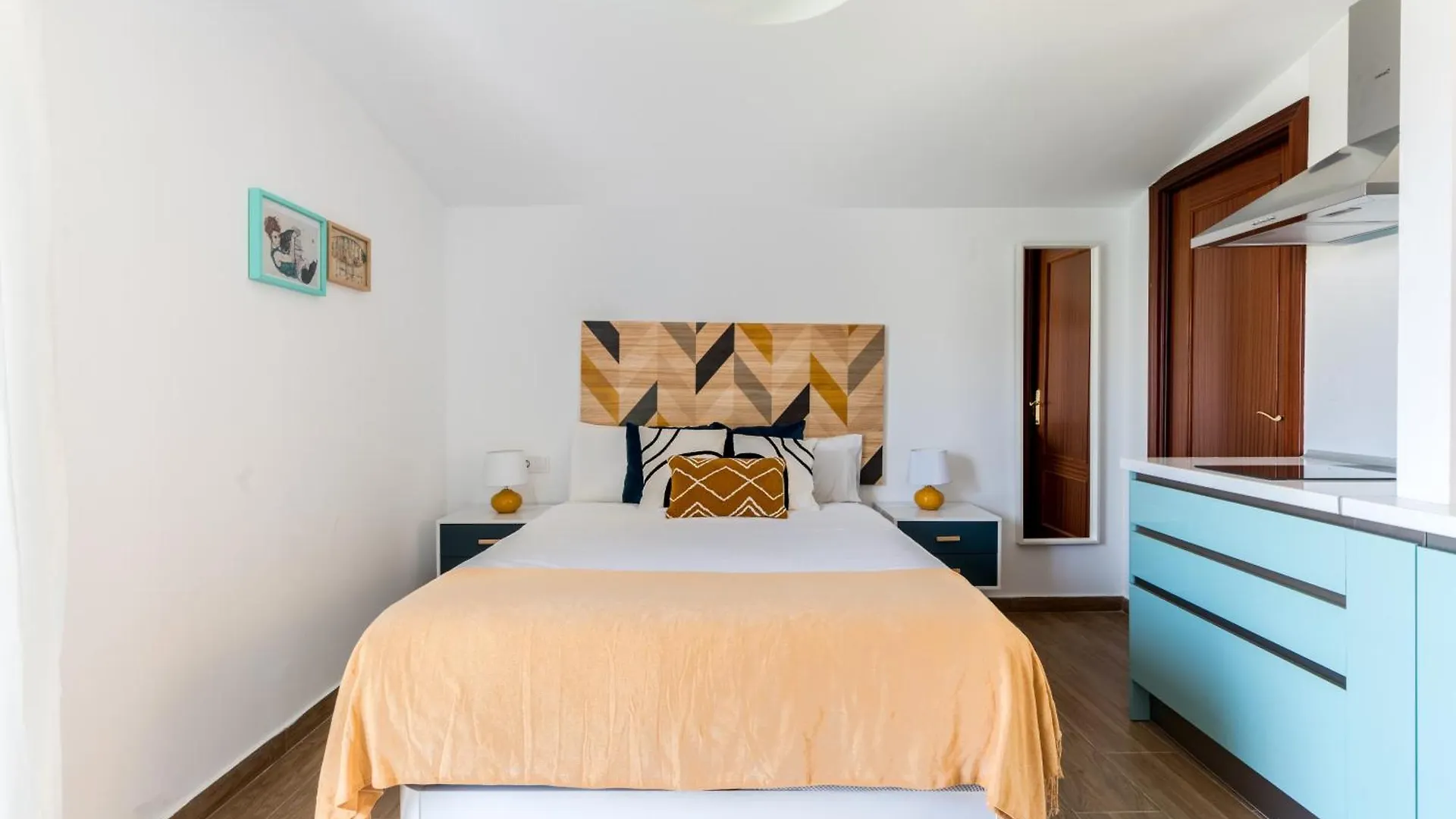 Sunny Study In Triana Apartment Seville